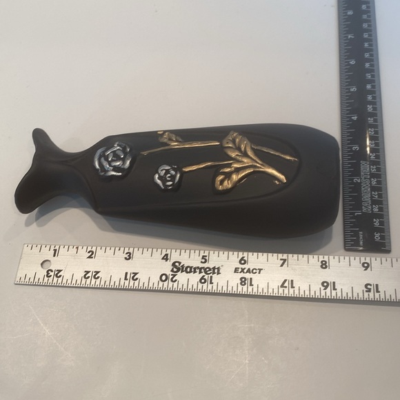 NWOT Set of 2 Black Vases with gold & silver flowers - Picture 2 of 4